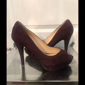 👠 Guess: Wine peep toe Suede pumps